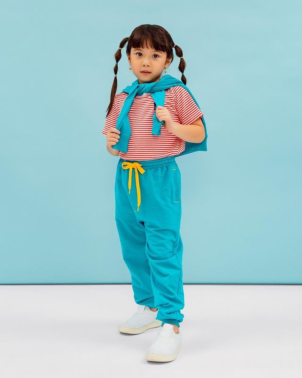 Gading Marten mengunggah foto Gempi saat pemotretan bersamanya&period; Yuk kita intip gaya Gempi yang bak model&excl;