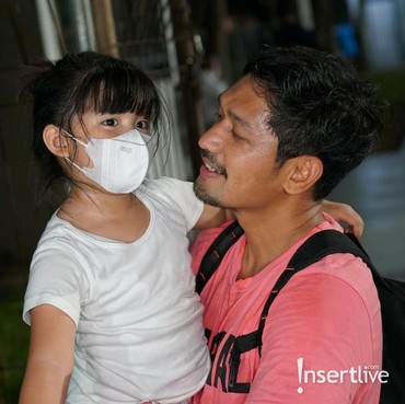 Manis Banget! 6 Potret Ibnu Jamil dan Cattleya Sang Anak Sambung