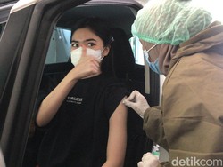 Harapan Isyana Sarasvati Usai Divaksinasi Tahap Kedua