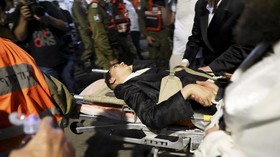 FOTO: Bertaruh Nyawa kala Tribun Sinagoga Israel Runtuh