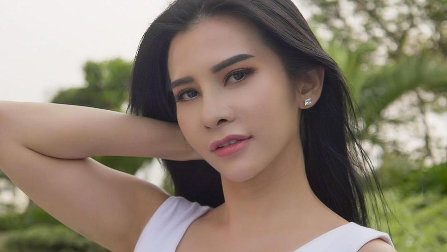 Maria Vania Maria Vania sering memamerkan lekuk tubuhnya yang seksi dan proporsional . Yuk kita intip keseksiannya!