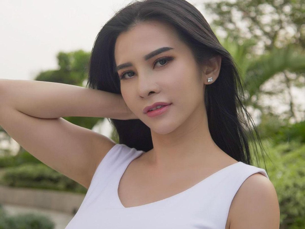 Maria Vania sering memamerkan lekuk tubuhnya yang seksi dan proporsional &period; Yuk kita intip keseksiannya&excl;