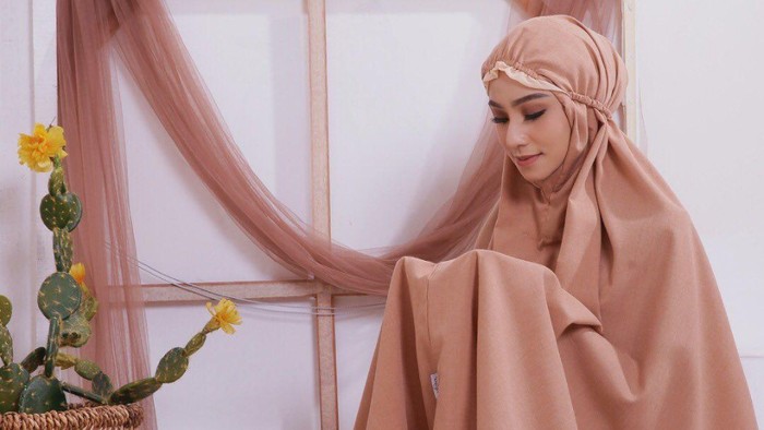 4 Kebiasaan Sehari-hari yang Bikin Mukena Bau dan Cepat Jamuran, Cek Sering Dilakukan?