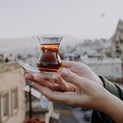 Jangan Kebanyakan, Minum Teh Bisa Timbulkan Dampak Ini!