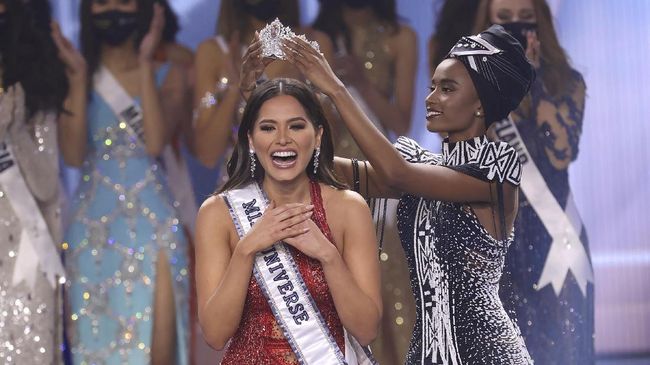 Meski Covid-19 varian omicron meresahkan dunia, namun Israel bakal tetap menjadi tuan rumah kontes kecantikan Miss Universe bakal tetap digelar.