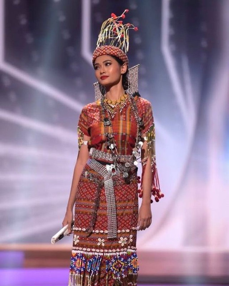 Kostum nasional terbaik ajang Miss Universe 2020 diraih oleh Miss Myanmar. Yuk kita intip penampakan kostumnya!