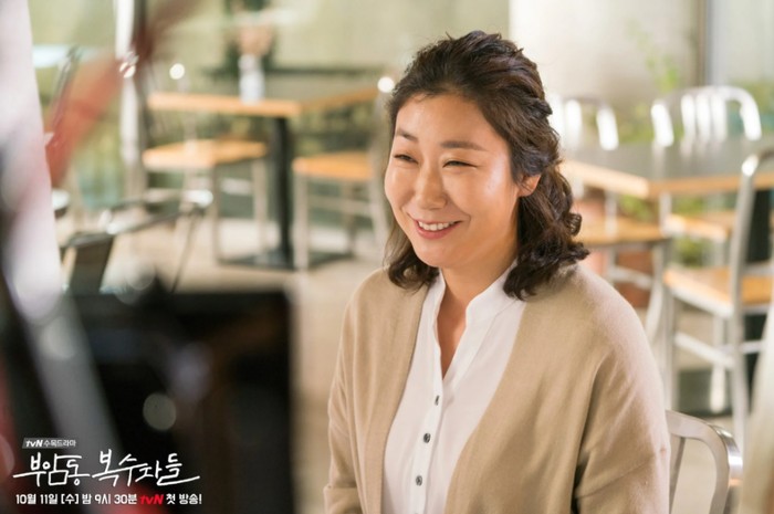 Ra Mi Ran, si aktris yang satu ini punya karakter yang mirip banget sama ibu-ibu di Indonesia. Cerewet, tegas, namun perhatian / foto: instagram.com/tvndrama.official