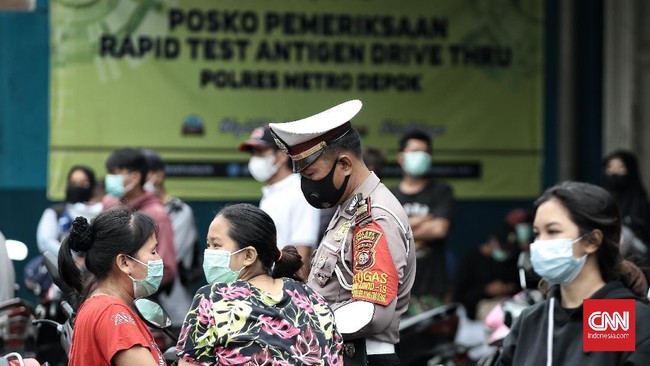 Tes acak terhadap 6.000 orang di masa larangan mudik lebaran menghasilkan temuan 50 pemudik dan tiga wisatawan positif Covid-19.