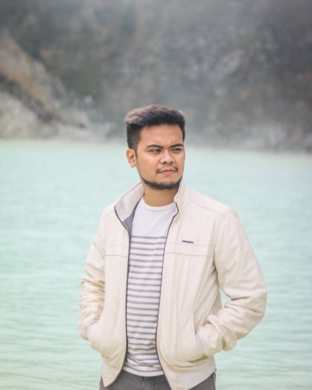 Sebuah video curhatan sopir taksi online yang diutangin oleh Reza SMASH menyita perhatian publik&period; Yuk kita intip potret Reza&excl;