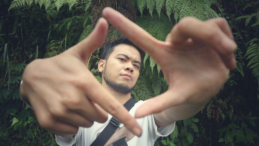 Reza SMASH Sebuah video curhatan sopir taksi online yang diutangin oleh Reza SMASH menyita perhatian publik. Yuk kita intip potret Reza!