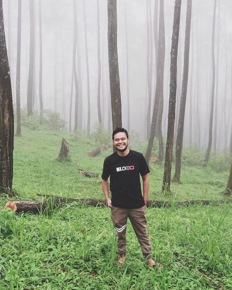 Reza SMASH Sebuah video curhatan sopir taksi online yang diutangin oleh Reza SMASH menyita perhatian publik. Yuk kita intip potret Reza!