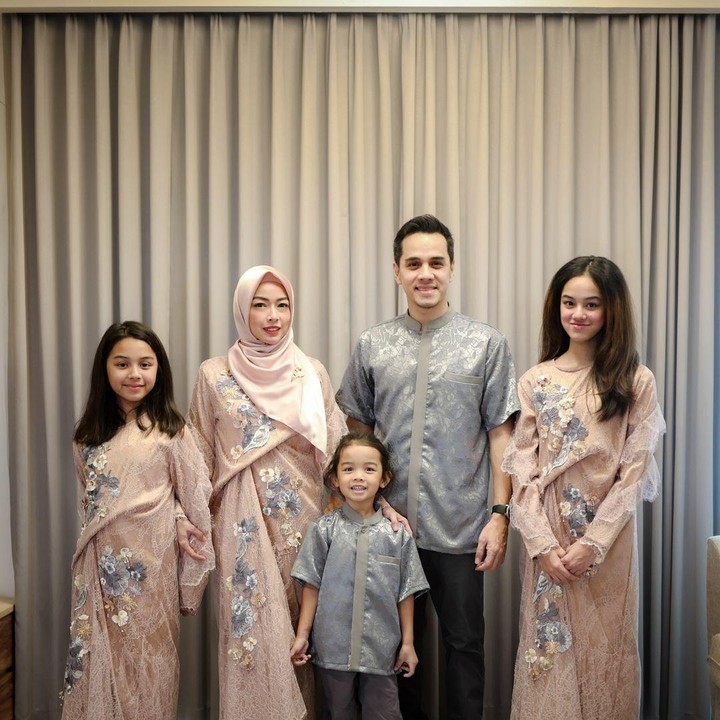 <p>Tumbuh sebagai putri sulung, Shaista menjadi pelindung bagi kedua adiknya. Ia sangat menyayangi Shanika dan Raqilla. (Foto: Instagram: @rio.stokhorst)</p>