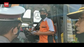 VIDEO: Petugas Hentikan Bus Angkut Pemudik Tujuan Jakarta