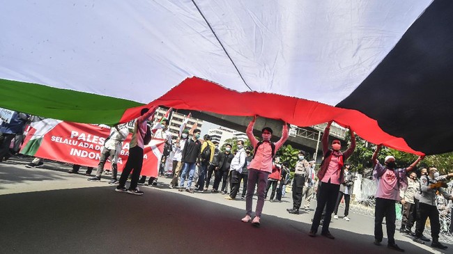 Koalisi LSM pro-Palestina yang di antaranya terdiri atas MER-C dan BSMI mendesak pemerintah menolak kehadiran Israel dalam Piala Dunia U20 2023 di Indonesia.