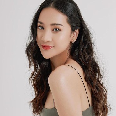 Unggah Adegan Mesra Bareng Gading, Anya Geraldine Jadi Sorotan