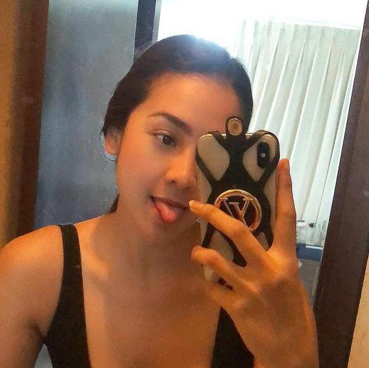 Anya Geraldine saat olahraga dibanjiri peluh