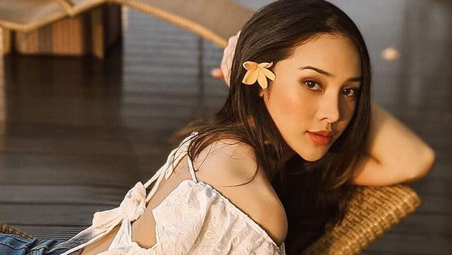 Punya wajah cantik dan tubuh yang seksi membuat Anya Geraldine menjadi wanita dambaan kaum adam. Yuk kita intip potretnya!
