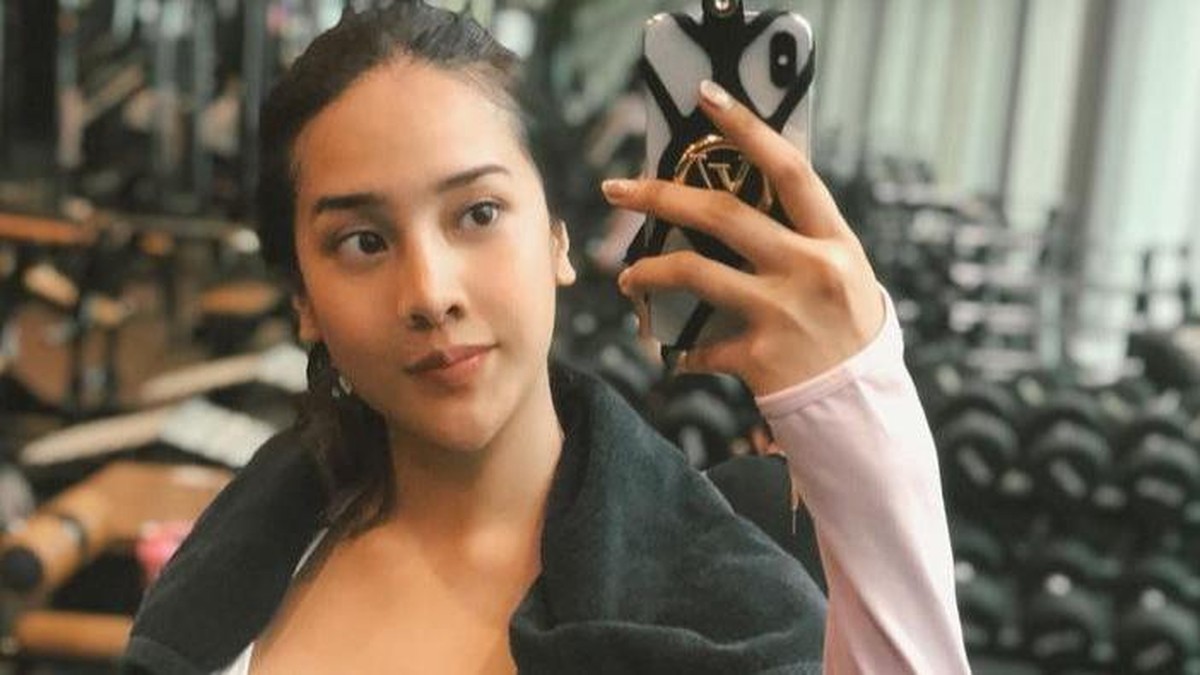 Anya Geraldine saat olahraga dibanjiri peluh