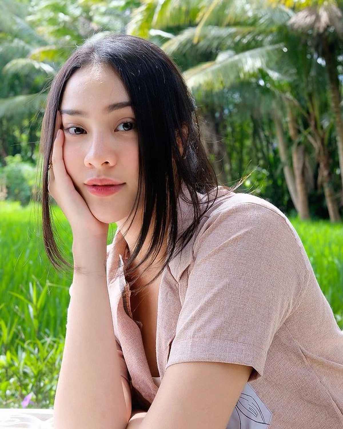 Punya wajah cantik dan tubuh yang seksi membuat Anya Geraldine menjadi wanita dambaan kaum adam&period; Yuk kita intip potretnya&excl;