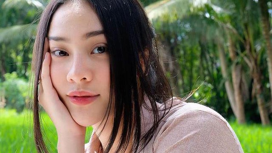 Punya wajah cantik dan tubuh yang seksi membuat Anya Geraldine menjadi wanita dambaan kaum adam. Yuk kita intip potretnya!