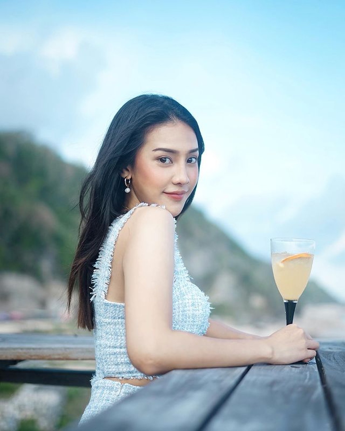 Punya wajah cantik dan tubuh yang seksi membuat Anya Geraldine menjadi wanita dambaan kaum adam&period; Yuk kita intip potretnya&excl;