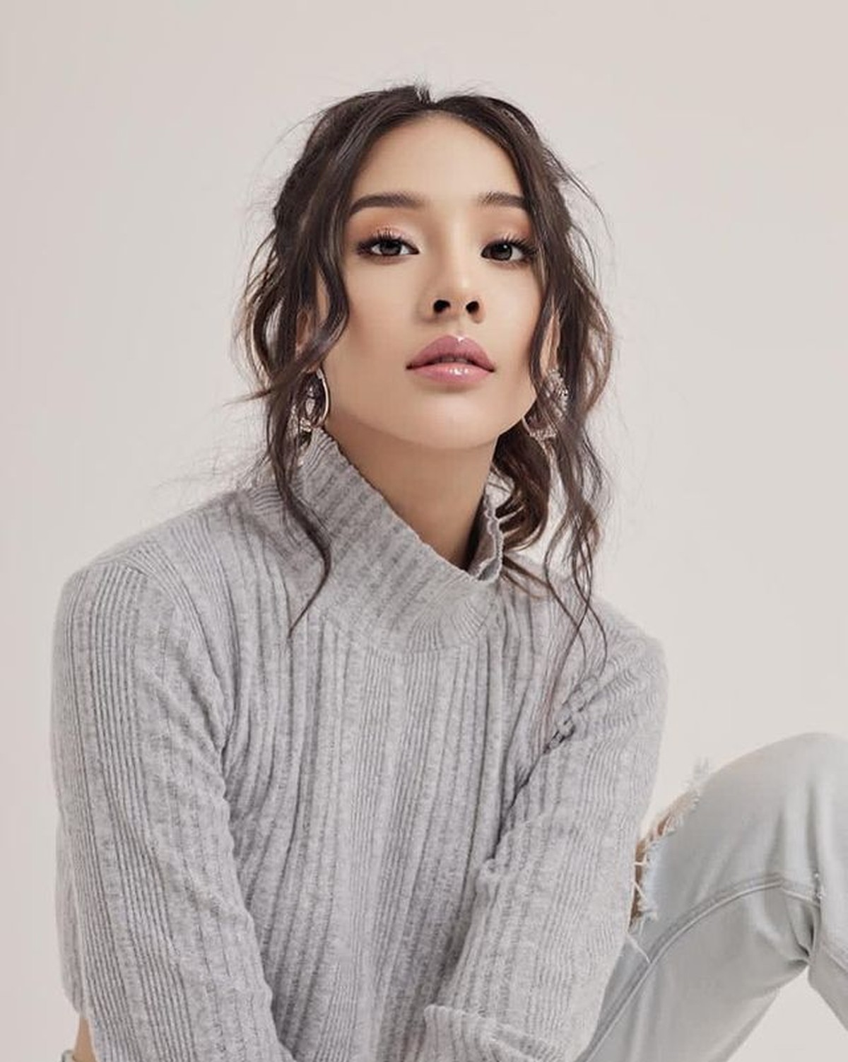 Punya wajah cantik dan tubuh yang seksi membuat Anya Geraldine menjadi wanita dambaan kaum adam&period; Yuk kita intip potretnya&excl;