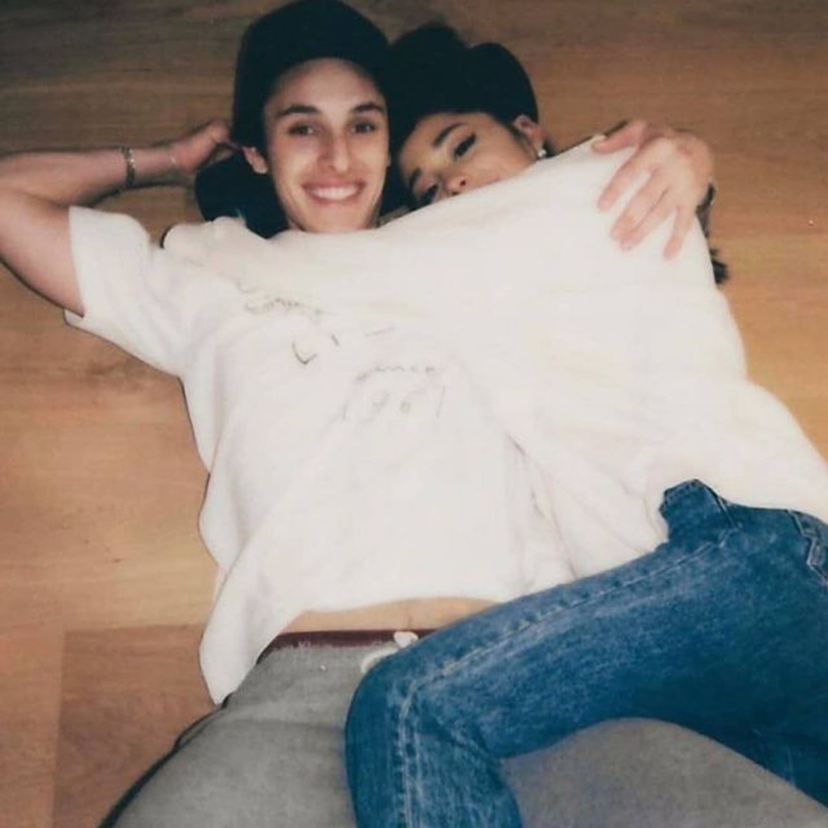 Penyanyi muda Hollywood Ariana Grande telah resmi menikah dengan kekasihnya Dalton Gomez&period; Yuk kita intip kemesraan mereka&excl;