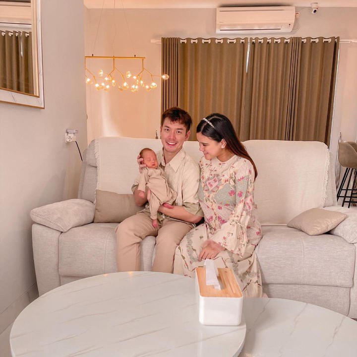 <p>Audi Marissa begitu senang karena dapat menghabiskan momen Idul Fitri bersama suami dan buah hati di tahun ini. Ia membagikan potret Lebaran bersama mereka, Bunda. (Foto: Instagram: @audimarissa)</p>