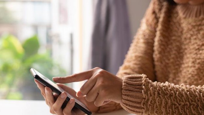 Mengenal Efek Blue Light dan Cara Mengatasinya