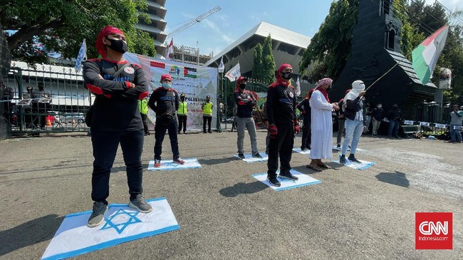 Demo buruh mendukung kemerdekaan Palestina digelar di sejumlah daerah. Massa menginjak-injak bendera Israel hingga menggalang dana untuk Palestina.