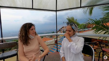 INDRI AFI TERNYATA PERNAH TINGGAL DI ABU DHABI