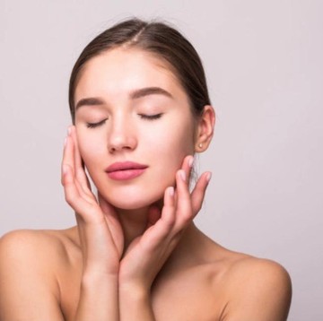 img-title Rekomendasi Produk Essence untuk Pemilik Kulit Kering
