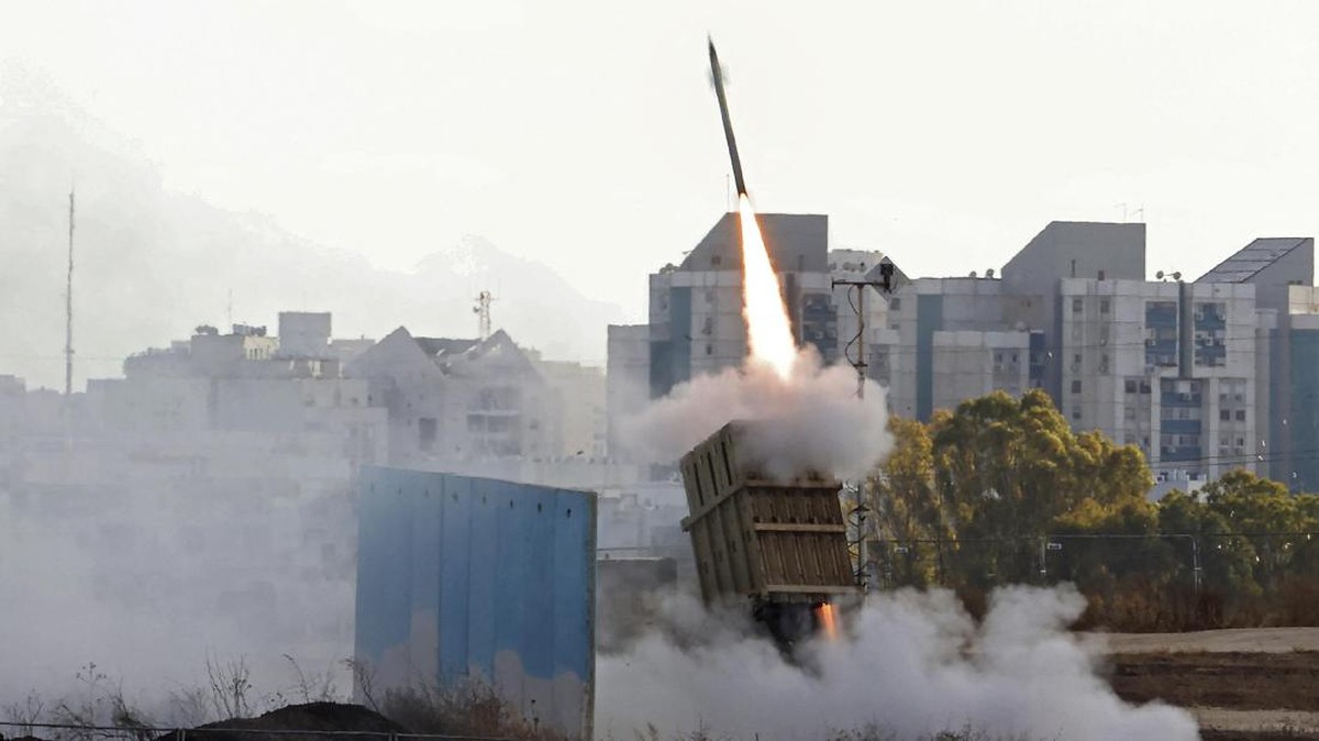 FOTO: Rudal Israel Kerja Keras Tangkal Hujan Roket Hamas