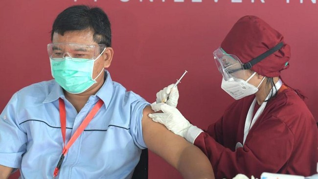 Bio Farma mengungkap perusahaan yang tidak mampu mengikuti program vaksin Gotong Royong bisa mengikuti program vaksin gratis pemerintah.