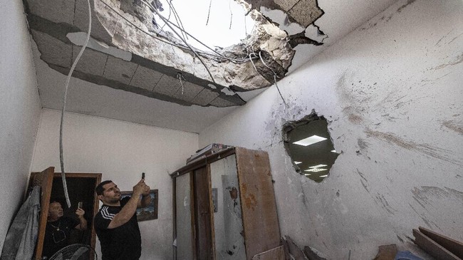 Peperangan antara Israel dan kelompok milisi di Jalur Gaza, Palestina selama sebelas hari membuat kedua belah pihak merugi.