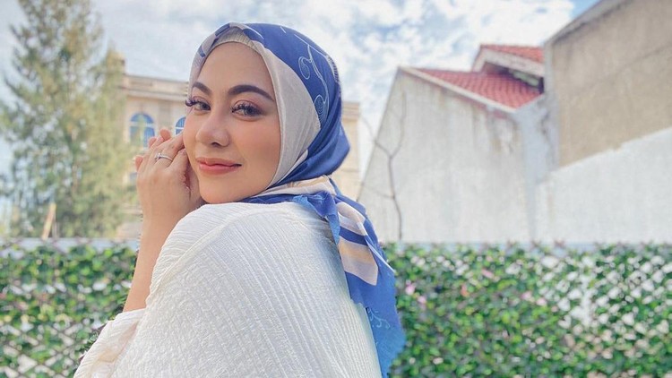 Liza Aditya Penyanyi Liza Aditya