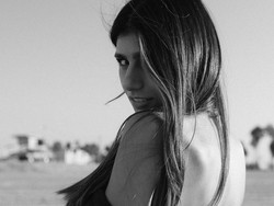 Playboy Depak Mia Khalifa Terkait Dukungan Hamas Serang Israel