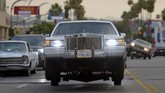 FOTO: Mobil Lowrider Kembali Mengaspal di Jalanan Los Angeles Lowrider merupakan gaya dari kendaraan modifikasi yang bermula dari Los Angeles, California pada pertengahan hingga akhir 1940-an.