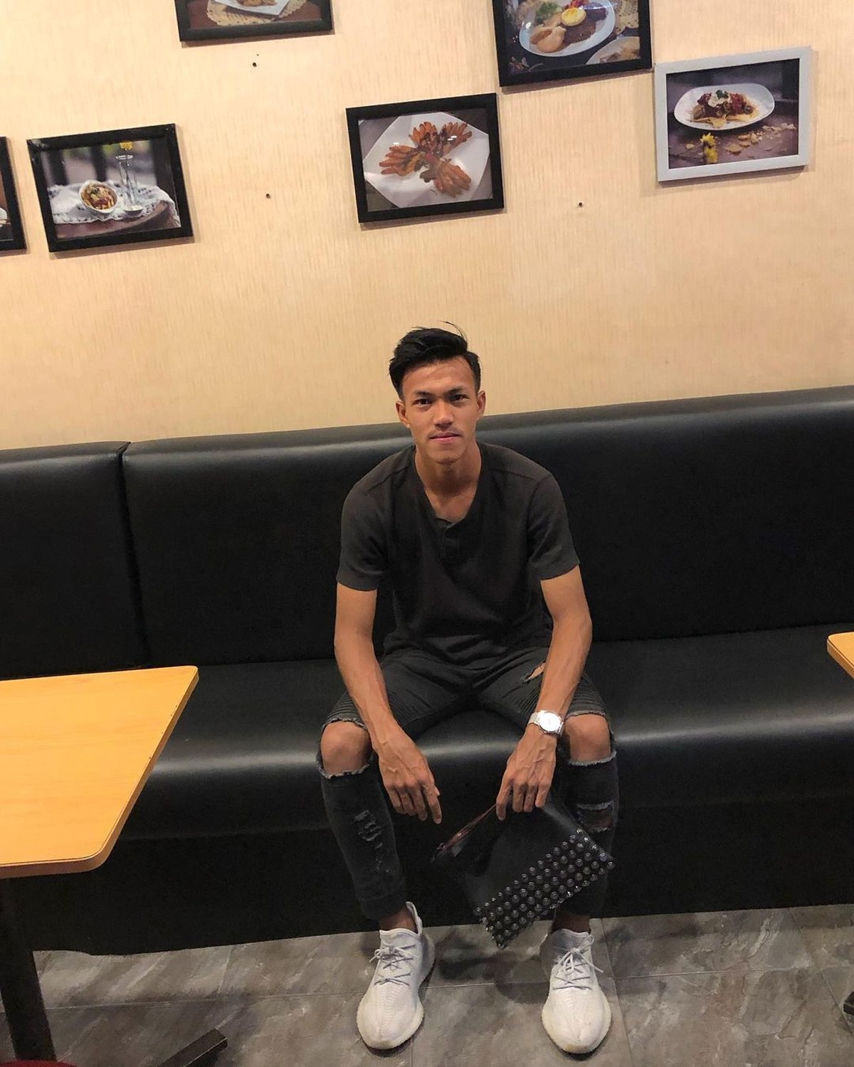 Nama pesepakbola Yudha Febrian tengah menjadi sorotan karena diduga melakukan pelecehan&period; Yuk kita intip sosoknya&excl;