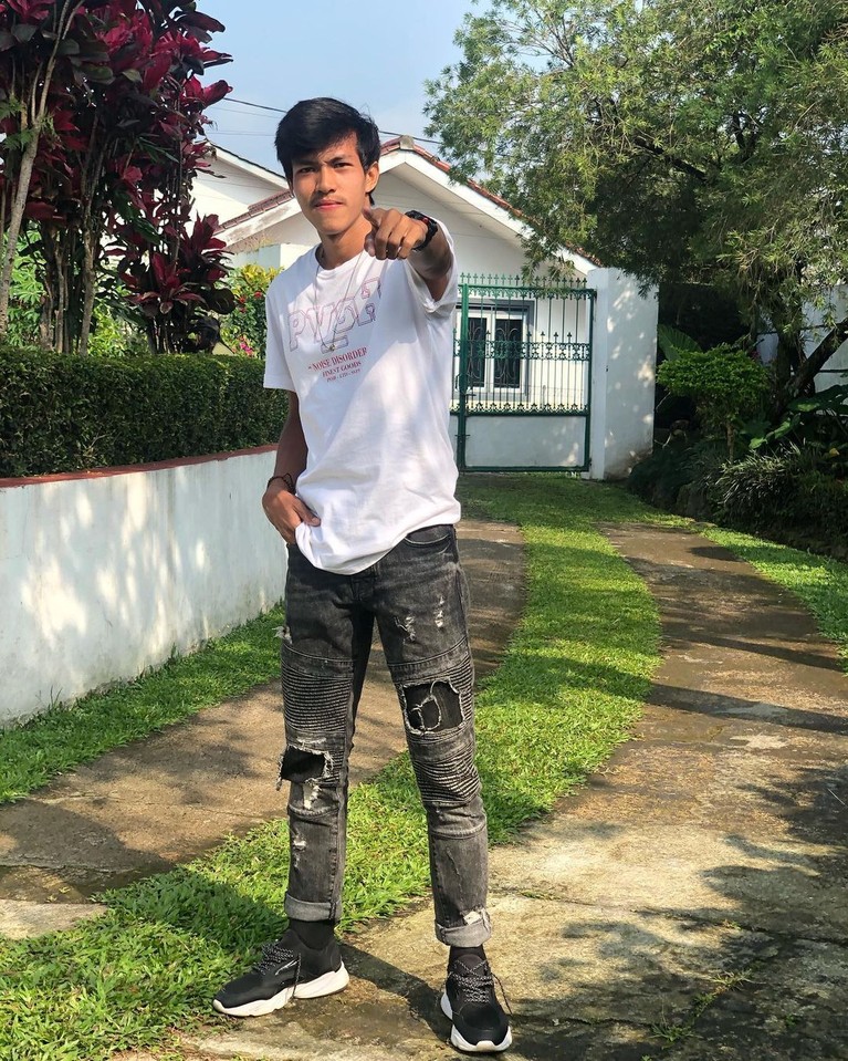 Nama pesepakbola Yudha Febrian tengah menjadi sorotan karena diduga melakukan pelecehan. Yuk kita intip sosoknya!