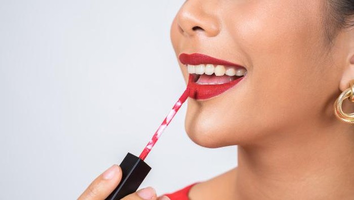 3 Rekomendasi Pewarna Bibir Tahan Lama