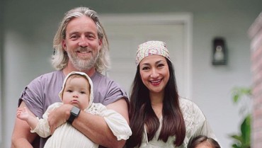 img-title Intip Momen Lebaran Rahma Azhari dengan Suami Bule di Amerika