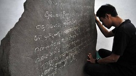 Kemendikbud Mau Pulangkan Prasasti Raja Airlangga Teronggok di India