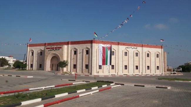 Meski tak terkena serangan ledakan langsung, namun jaraknya yang dekat perbatasan Israel membuat Rumah Sakit Indonesia di Palestina sering terkena imbas.