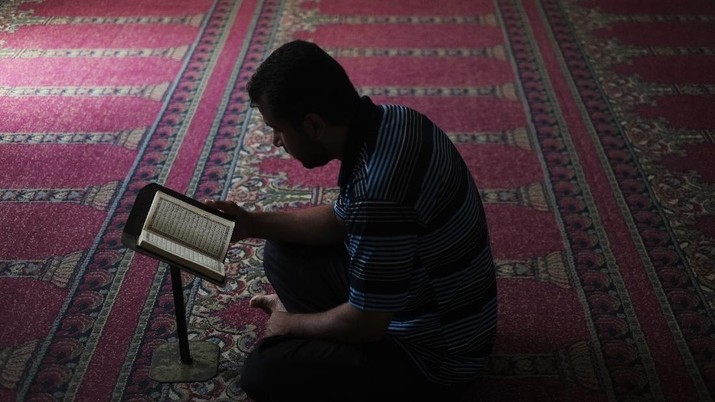 A Palestinian man prays at a mosque in Beit Lahiya, northern Gaza Strip, Friday, July 25, 2022. (AP Photo/Lefteris Pitarakis)