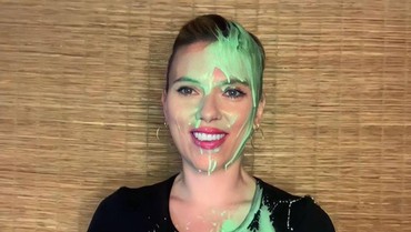 img-title Scarlett Johansson Kesal Suami Iseng Saat Pidato MTV Movie & TV Awards