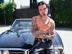 Anthony Mackie Puji Sebastian Stan yang Garang Perankan Tommy Lee