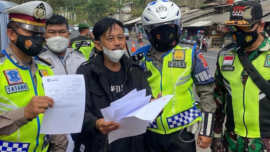 Tanpa Emosi, Epy Kusnandar Tertib Dicegat Pihak Berwajib Saat ke Bandung
