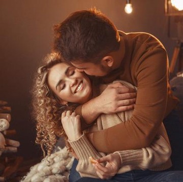 6 Hal Mengejutkan yang Terjadi Pada tubuh Ketika Berciuman