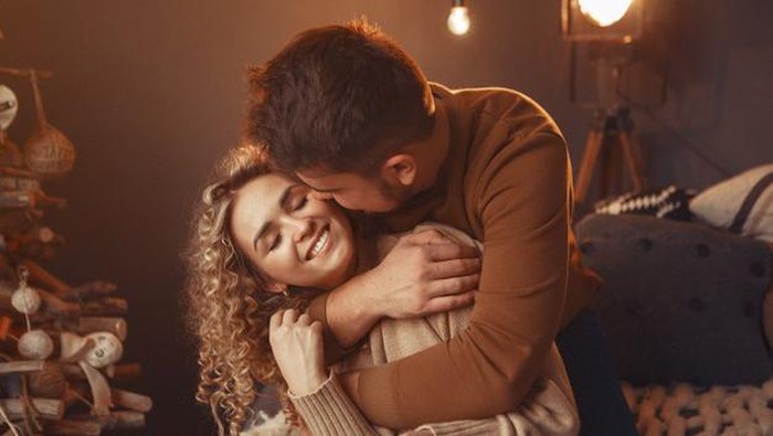 6 Hal Mengejutkan yang Terjadi Pada tubuh Ketika Berciuman